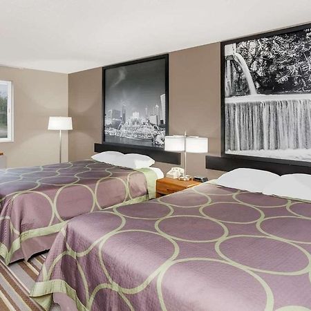 Super 8 by Wyndham Gilman Otel Dış mekan fotoğraf