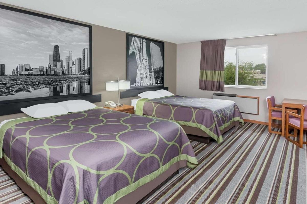 Super 8 by Wyndham Gilman Otel Dış mekan fotoğraf
