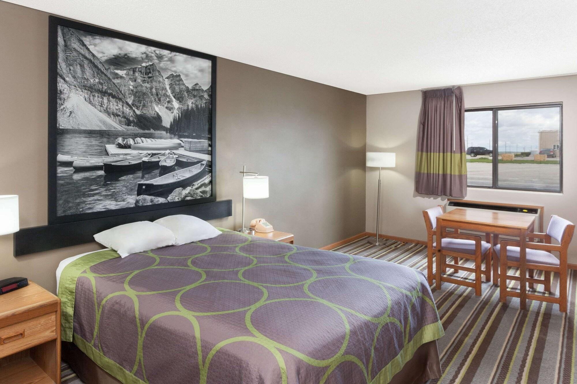 Super 8 by Wyndham Gilman Otel Dış mekan fotoğraf