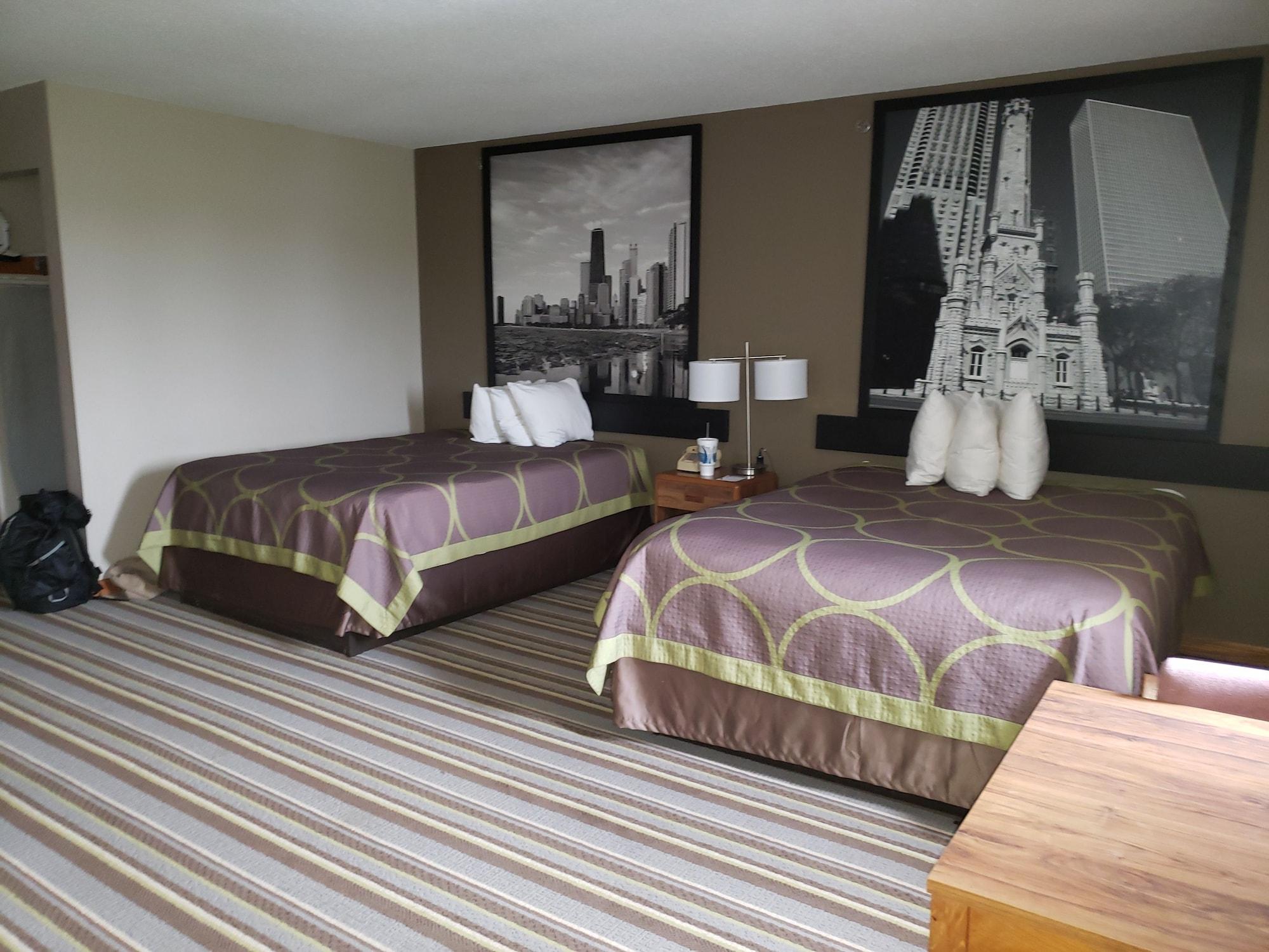 Super 8 by Wyndham Gilman Otel Dış mekan fotoğraf