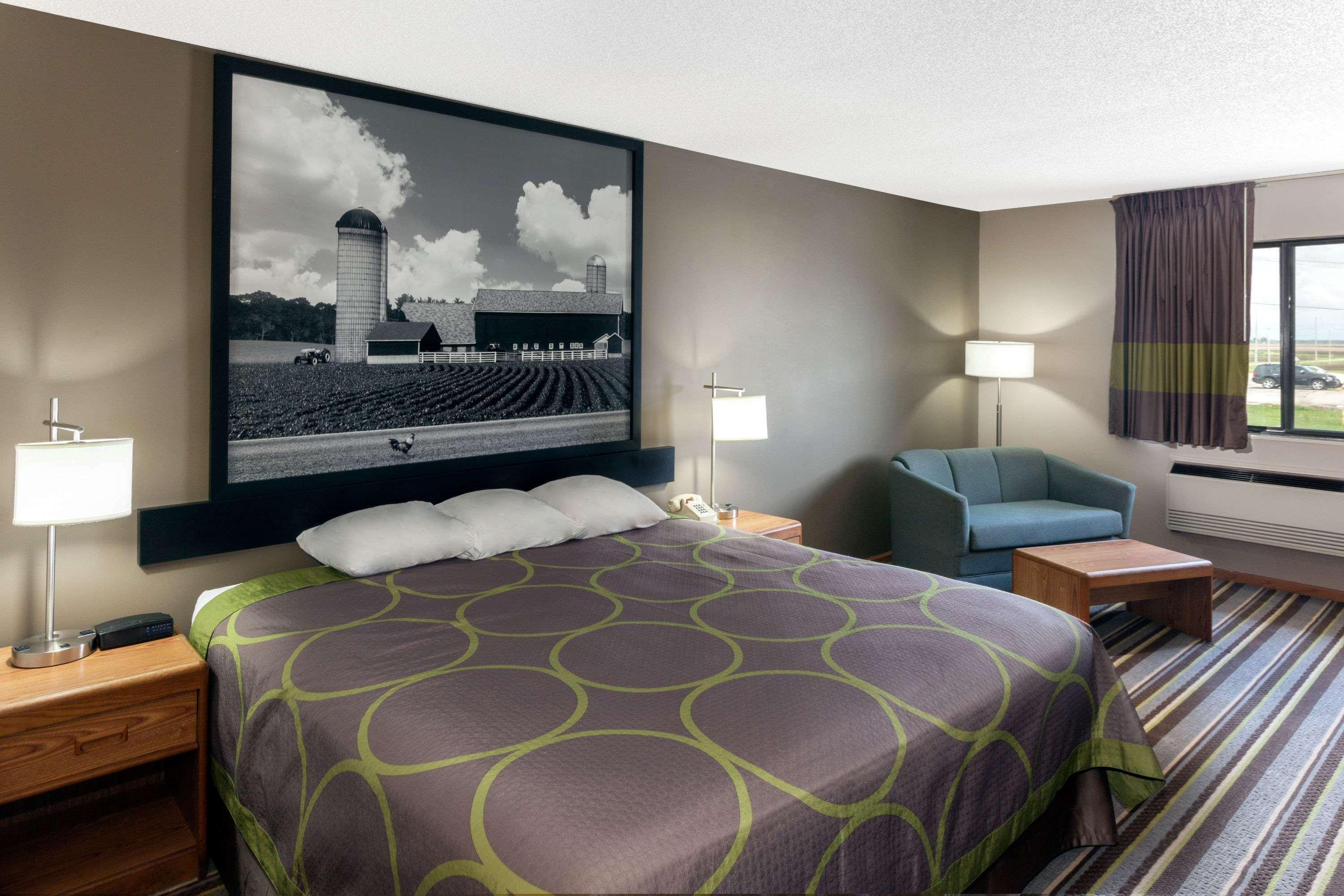 Super 8 by Wyndham Gilman Otel Dış mekan fotoğraf