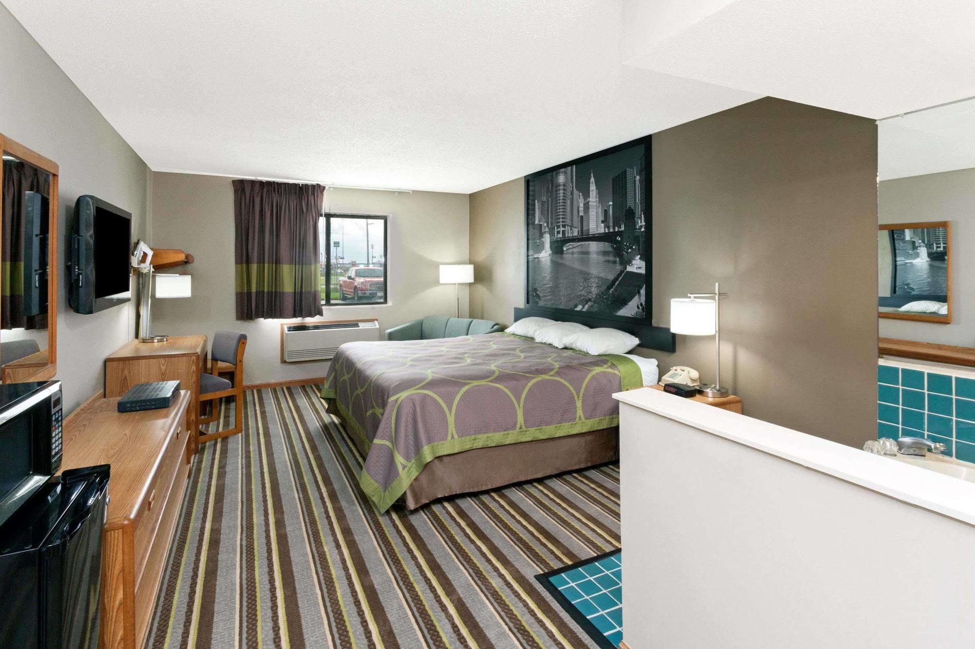 Super 8 by Wyndham Gilman Otel Dış mekan fotoğraf